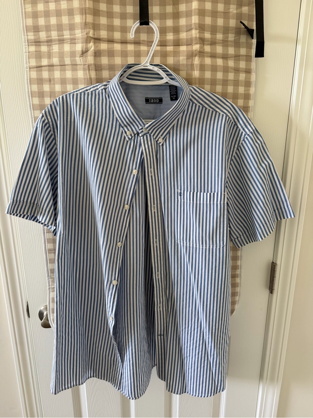 IZOD Men’s Blue & White Striped Short-Sleeve Button-Down Shirt